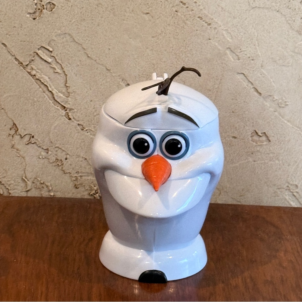 Disney’s Frozen Showman Olaf Flip Top Cup Mug
